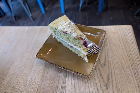 Taupe Cakery photo 1